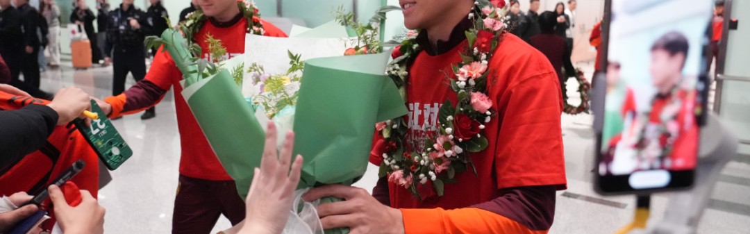 28开奖-U23国足队员向余望：这趟旅程很梦幻，看到了和亚洲一流球队的差距，拼命想缩小差距，希望下次避免遗憾