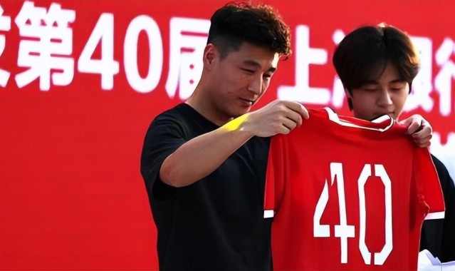 大小统计-国足0比2喀麦隆，赛后只有他跟喀麦隆国脚互换球衣，引发热议
