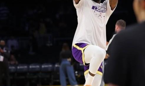 大小统计-詹姆斯晒赛场照：我只是一个孩子在享受他的游乐场，黑子们