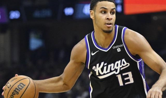 西部季后赛超巨环伺 有了他国王防守底气十足