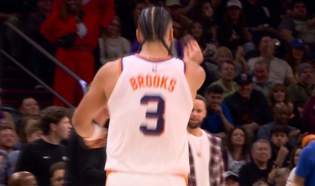 加拿大28预测-别和我玩这套！狄龙怼翻桑托斯翻身打进 示意桑托斯假摔